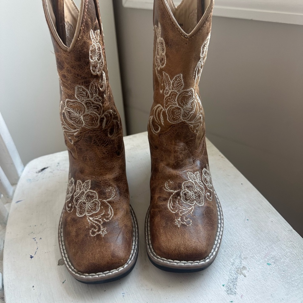 Shyanne Brown Leather Western Kids Boots with Floral Design - Picture 2 of 11